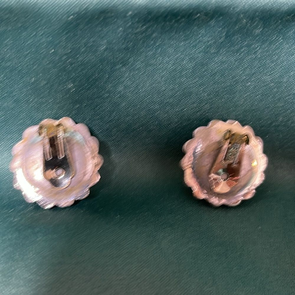 Vintage Marvella Faux Pearl Gold Tone Clip-On  Earrings - Picture 6 of 6